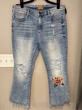 Driftwood Roxi Embroidered Floral Distressed Cropped Flare Jeans Size 31